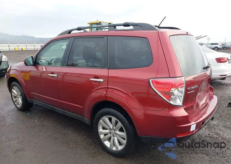 2011 Subaru Forester 2.5X Premium из США, поврежденный, VIN JF2SHADC0BH712493